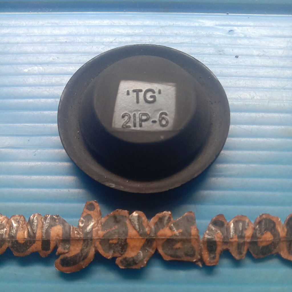 karet tutup lubang spakbor belakang Avanza Xenia th 2013 ke atas