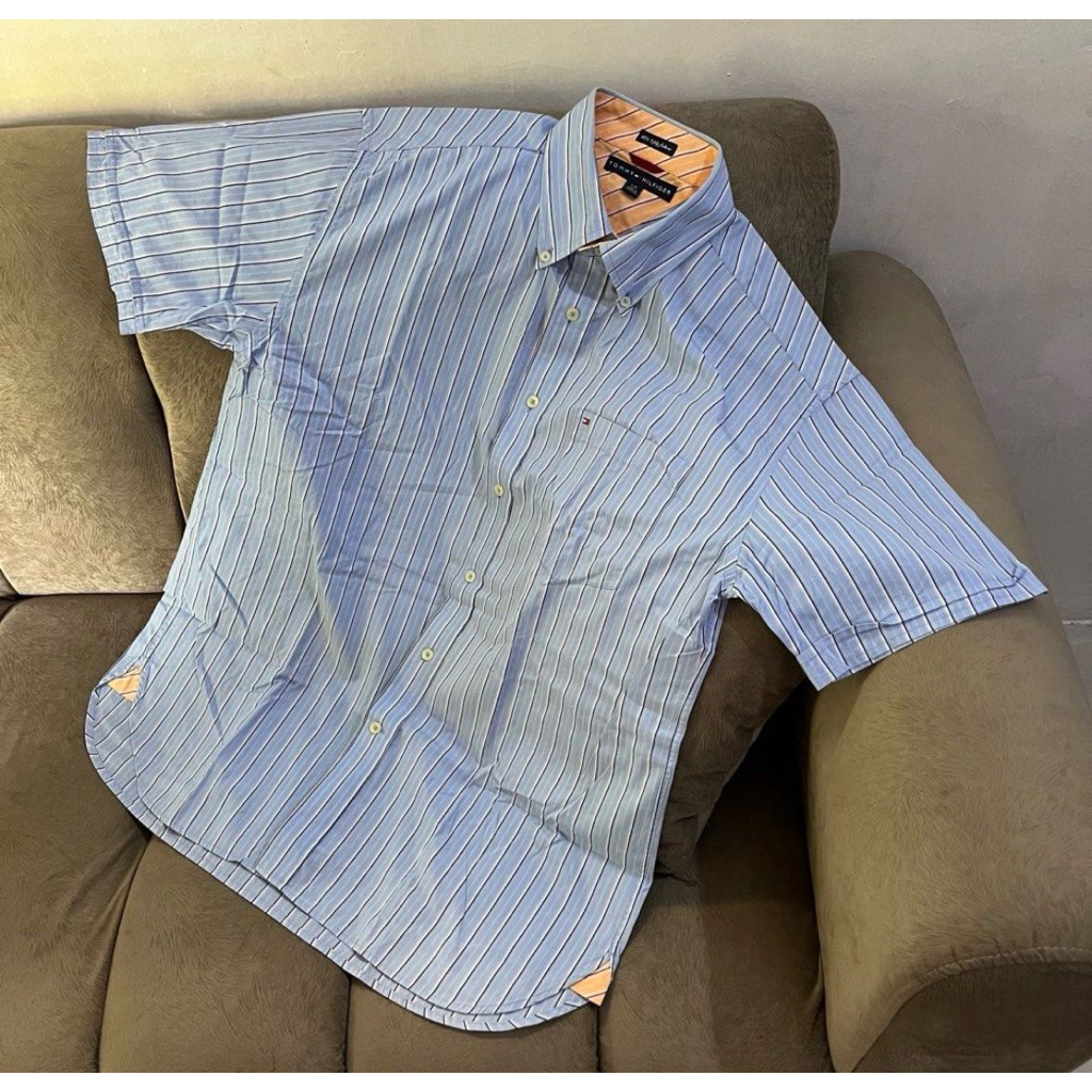 kemeja salur biru sama kemeja balenciaga