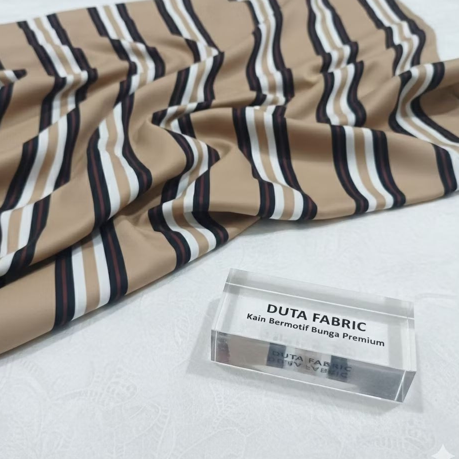 Kain Satin Baby Silk Motif Garis Stripes Coklat Meteran Bahan Kemeja Blouse Tunik Premium (Harga Per