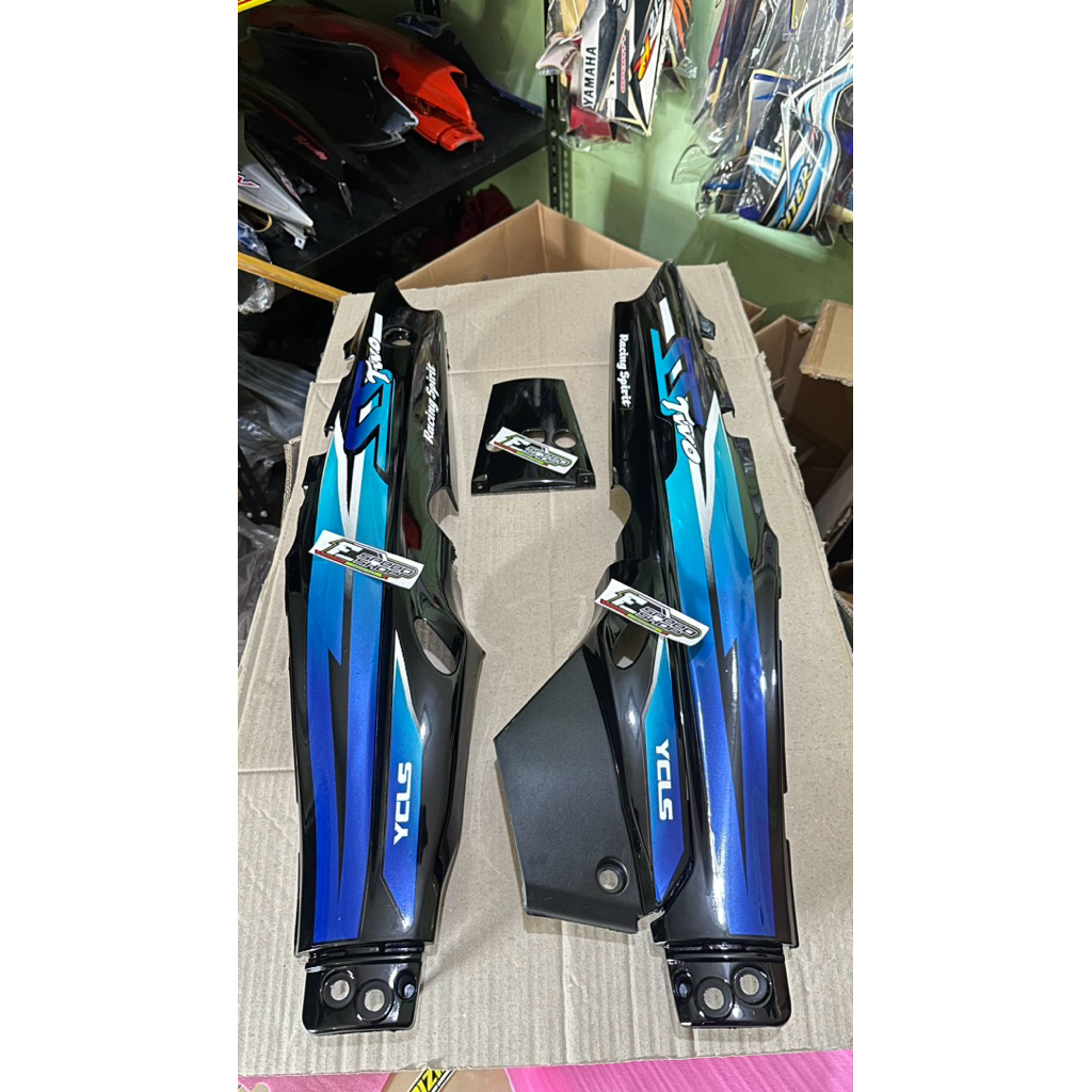 COVER BODY BELAKANG YAMAHA FIZ R HITAM STRIPING SS TWO BIRU HITAM