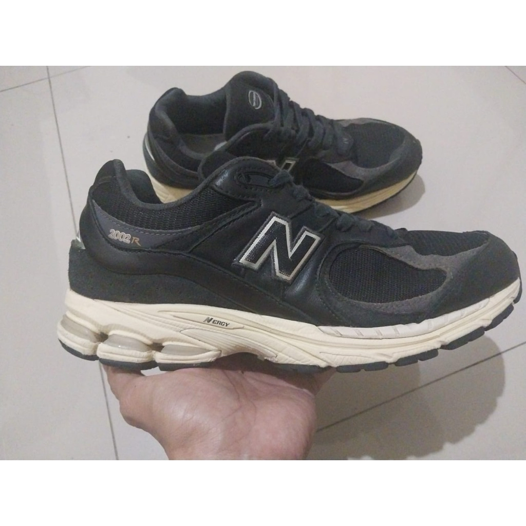 New Balance 2002R
