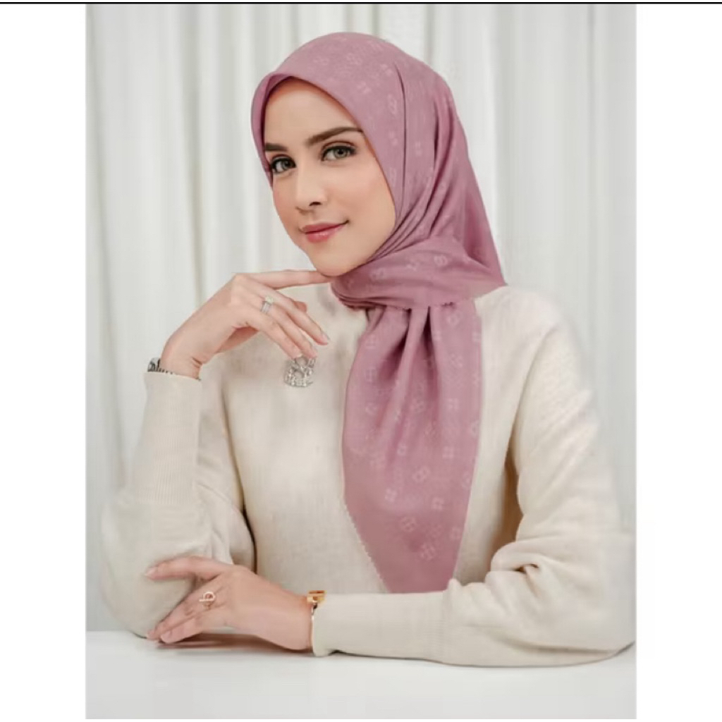 Buttonscarves Monogram Preloved