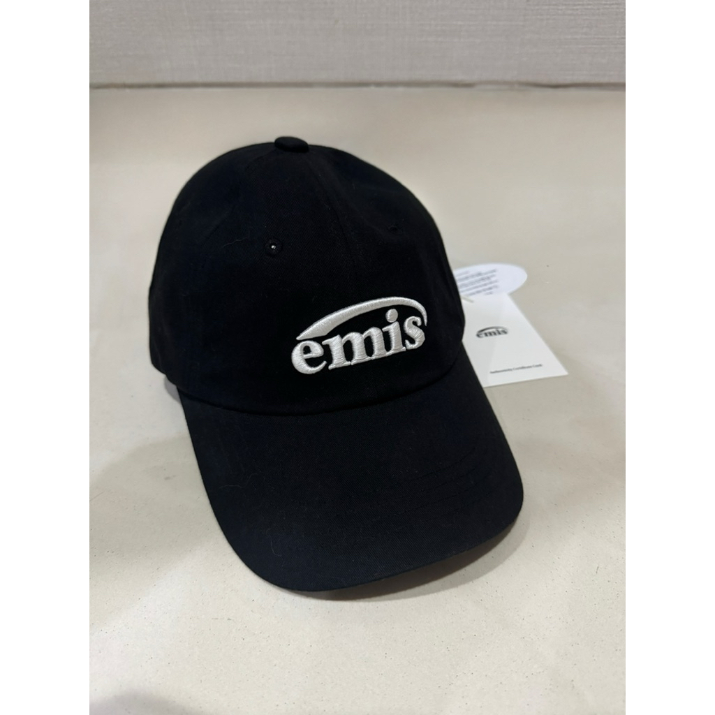 EMIS logo cap in black