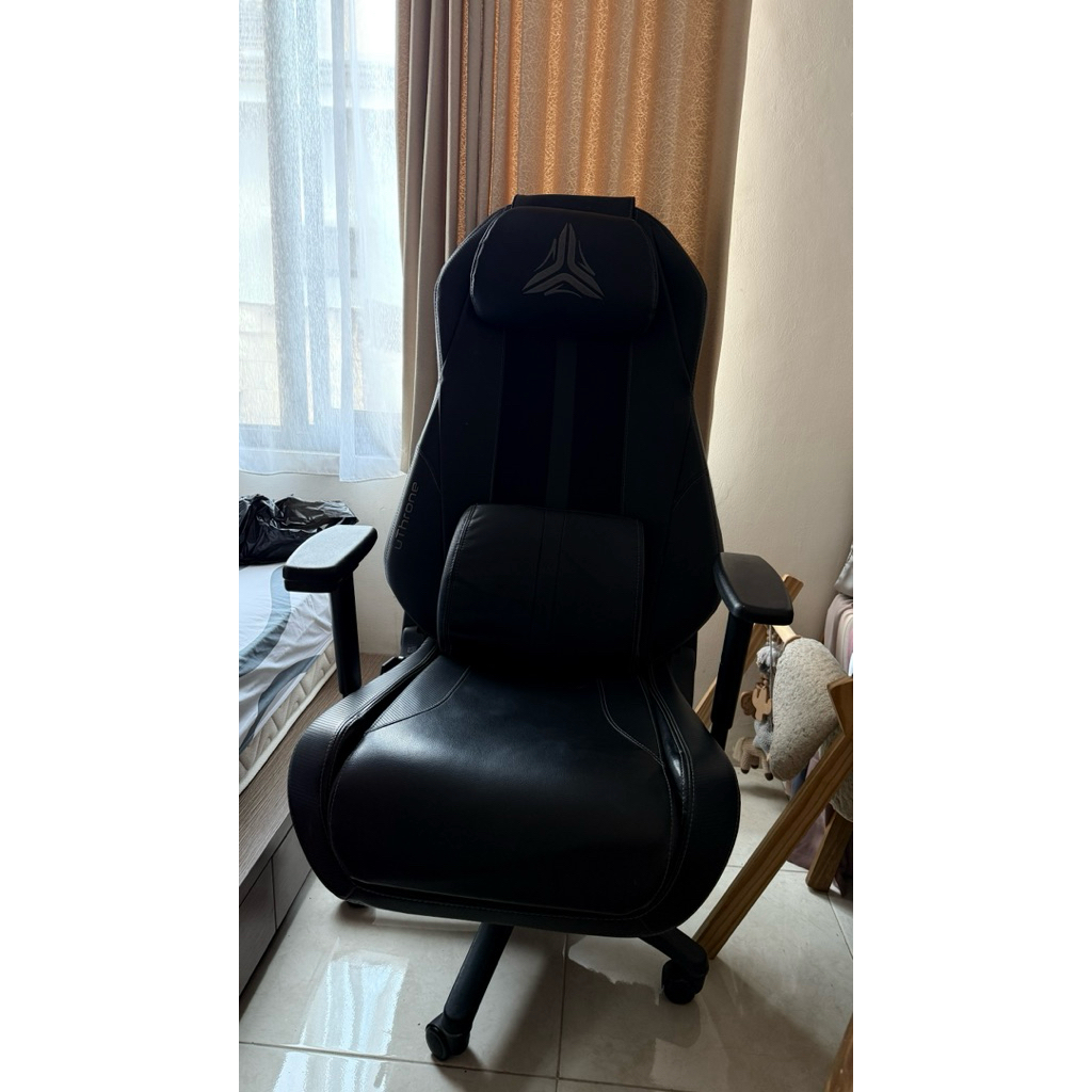 preloved osim gaming chair