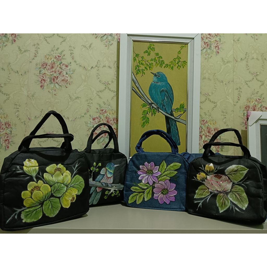 tas lukis kain dan kanvas