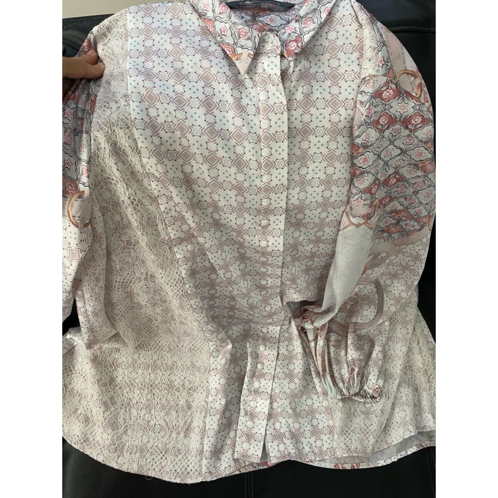 Preloved Benang Jarum Festive shirt ada BJ BJ sama Lace