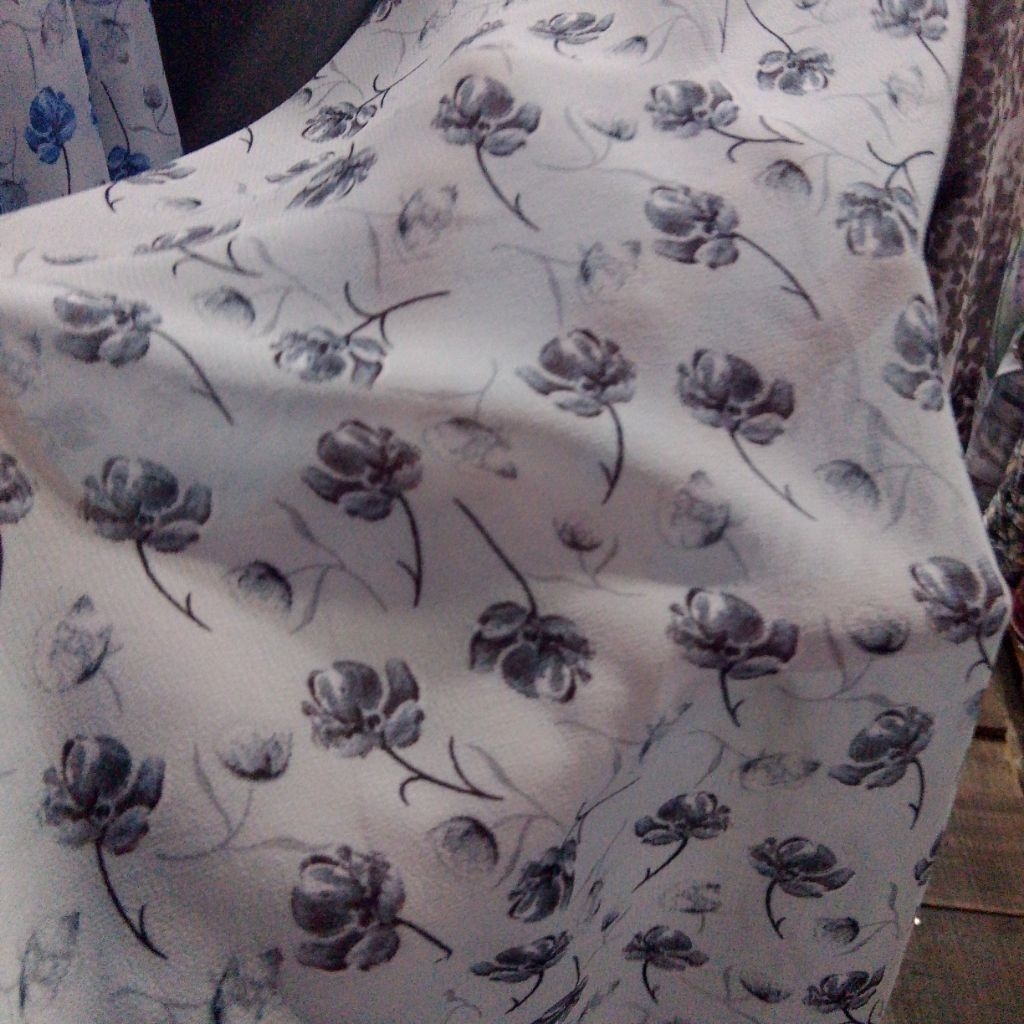 Kain Sifon Ceruty Motif Bunga Kecil Abu Bahan Dress Gamis Jilbab Flowy Premium Mnt