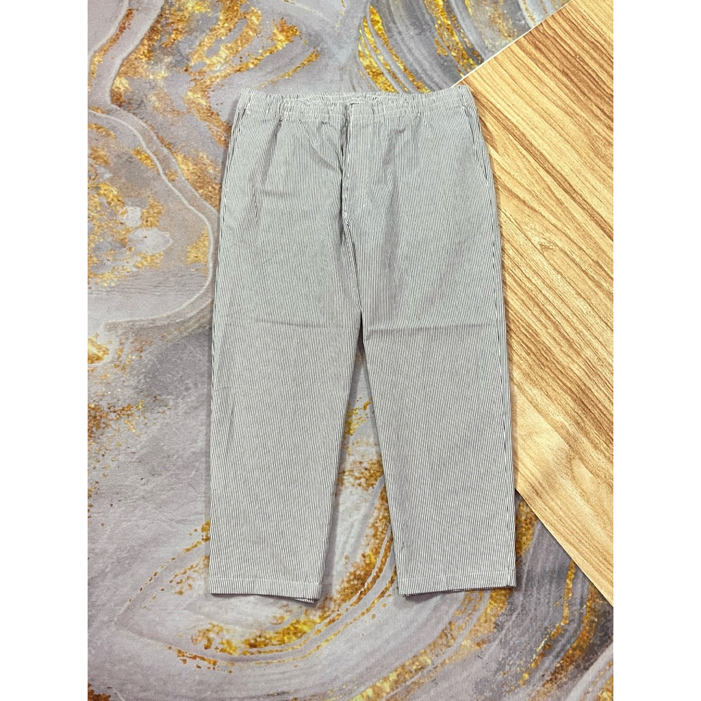 Uniqlo Relaxed Ankle Pants (Stripe) Size XXL