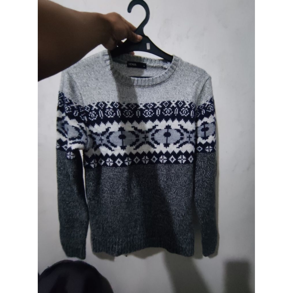 CREWNECK_RAJUT_HENUS