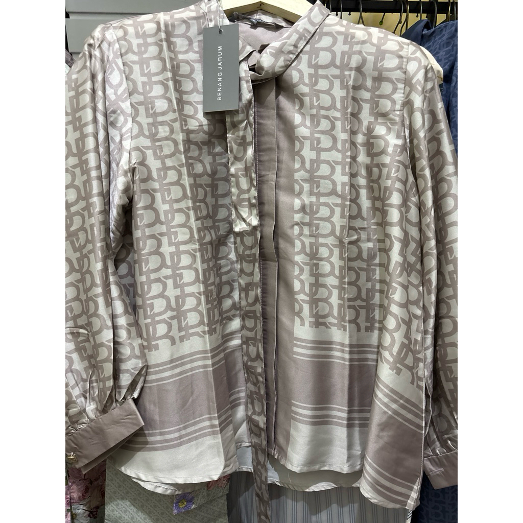 monogram benang jarum dan buttonscraves