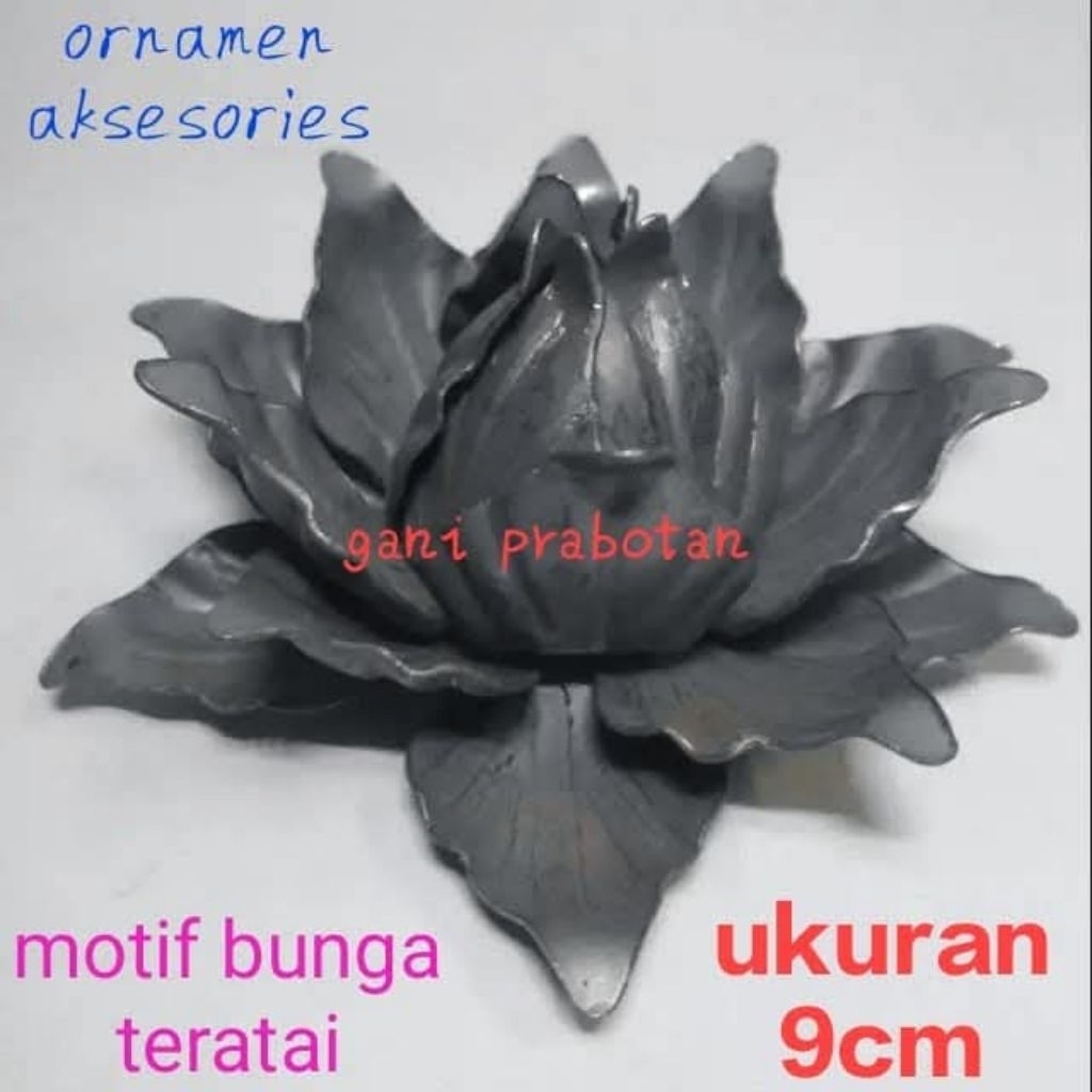 ornamen aksesoris pagar besi tempa tralis motif bunga teratai.