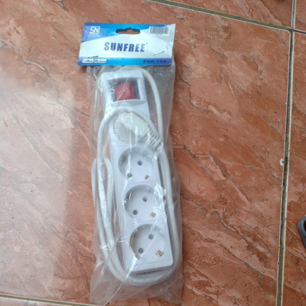 Stop Kontak 4 Lubang 1,5 Meter ON OFF / Oloran Kabel Stop Kontak 4 Lubang 1,5M