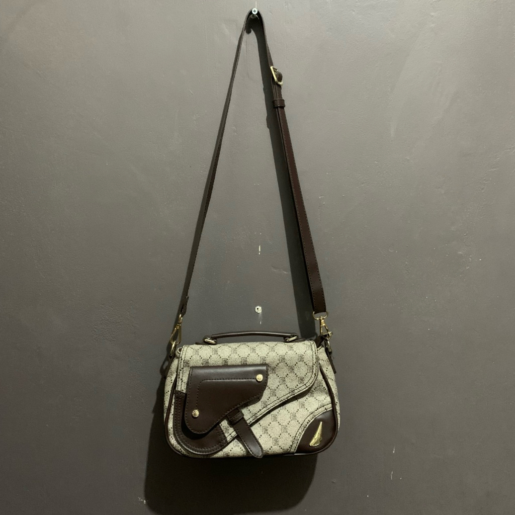 Preloved Sling bag elizabeth