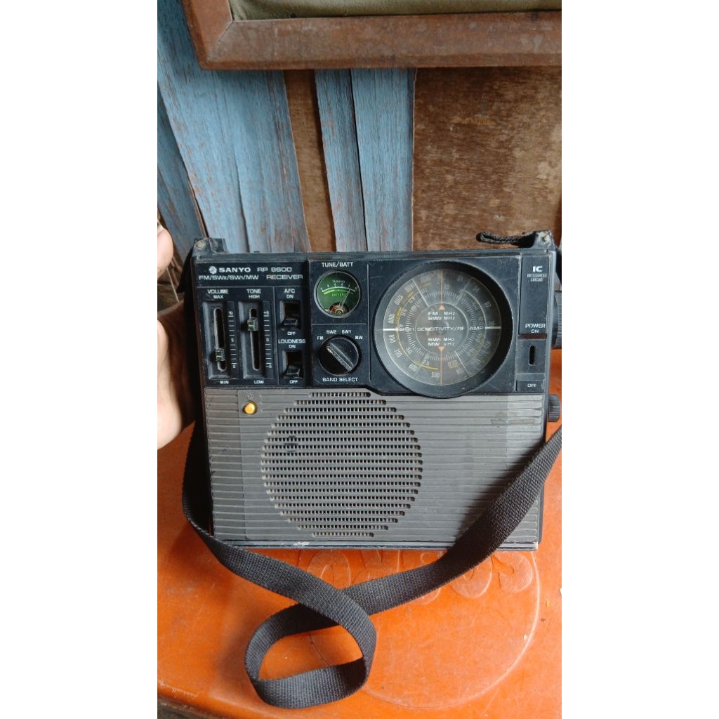 Radio sanyo 185rb jadul antik kuno lawas vintage display anggap mati