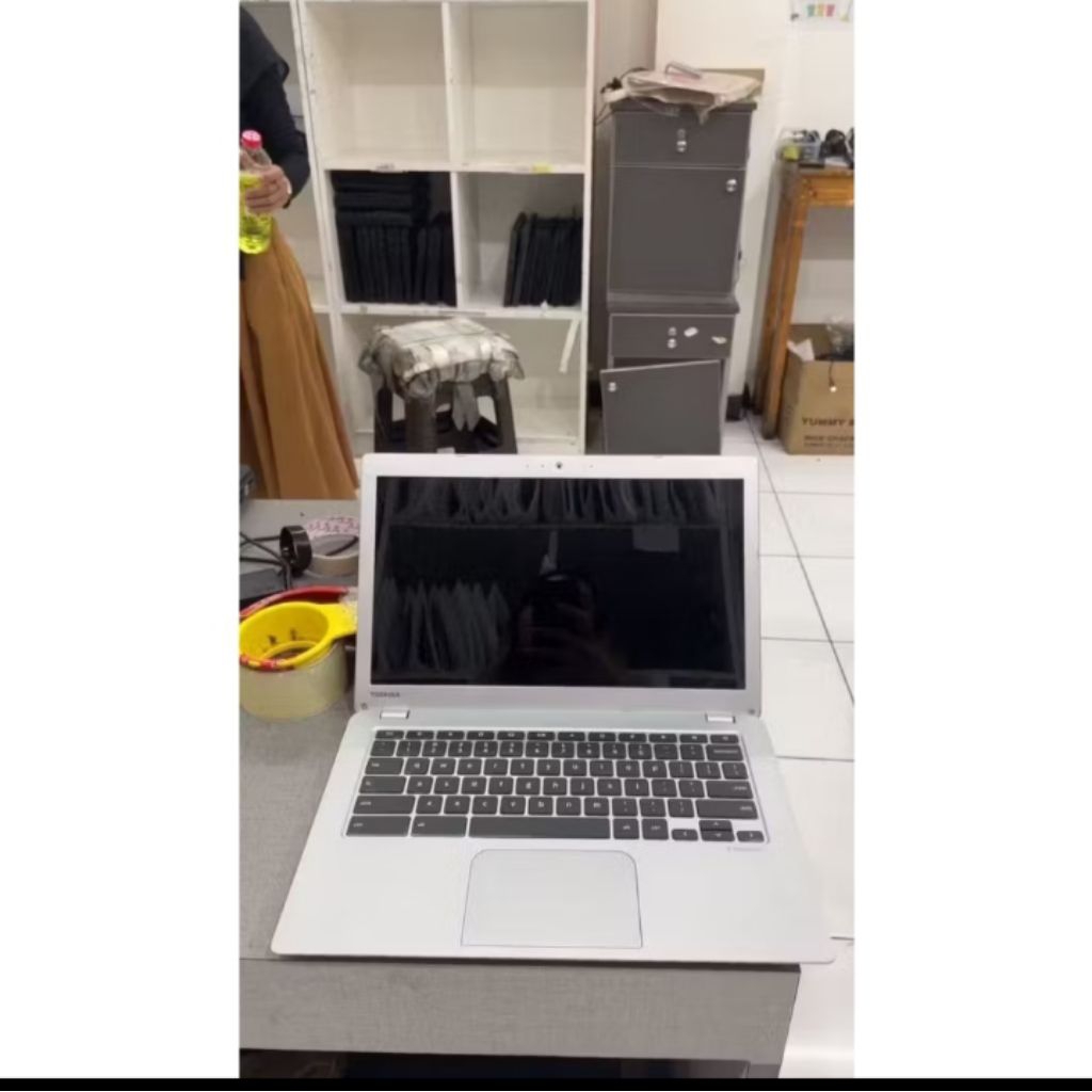 Laptop chromebook Toshiba CB35 original second Jual cepat