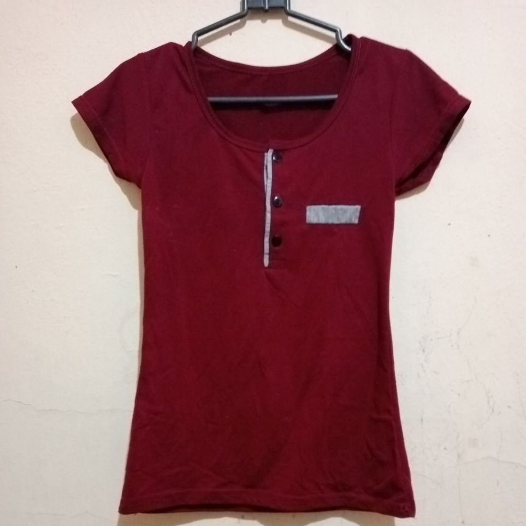 preloved kaos pendek cewe maroon