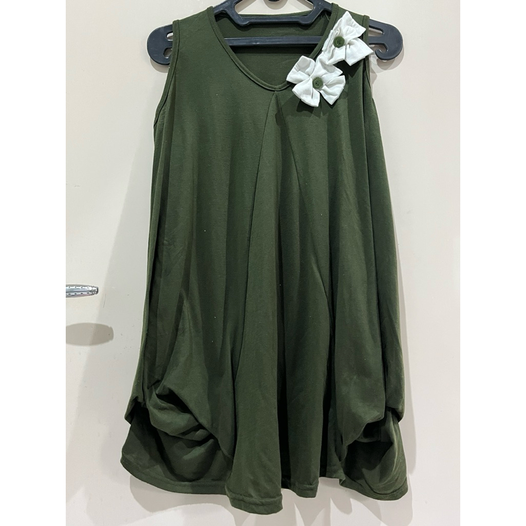 PRELOVED Baju Sleeveless Hijau Atasan Cute Wanita Yukensi Green Blouse