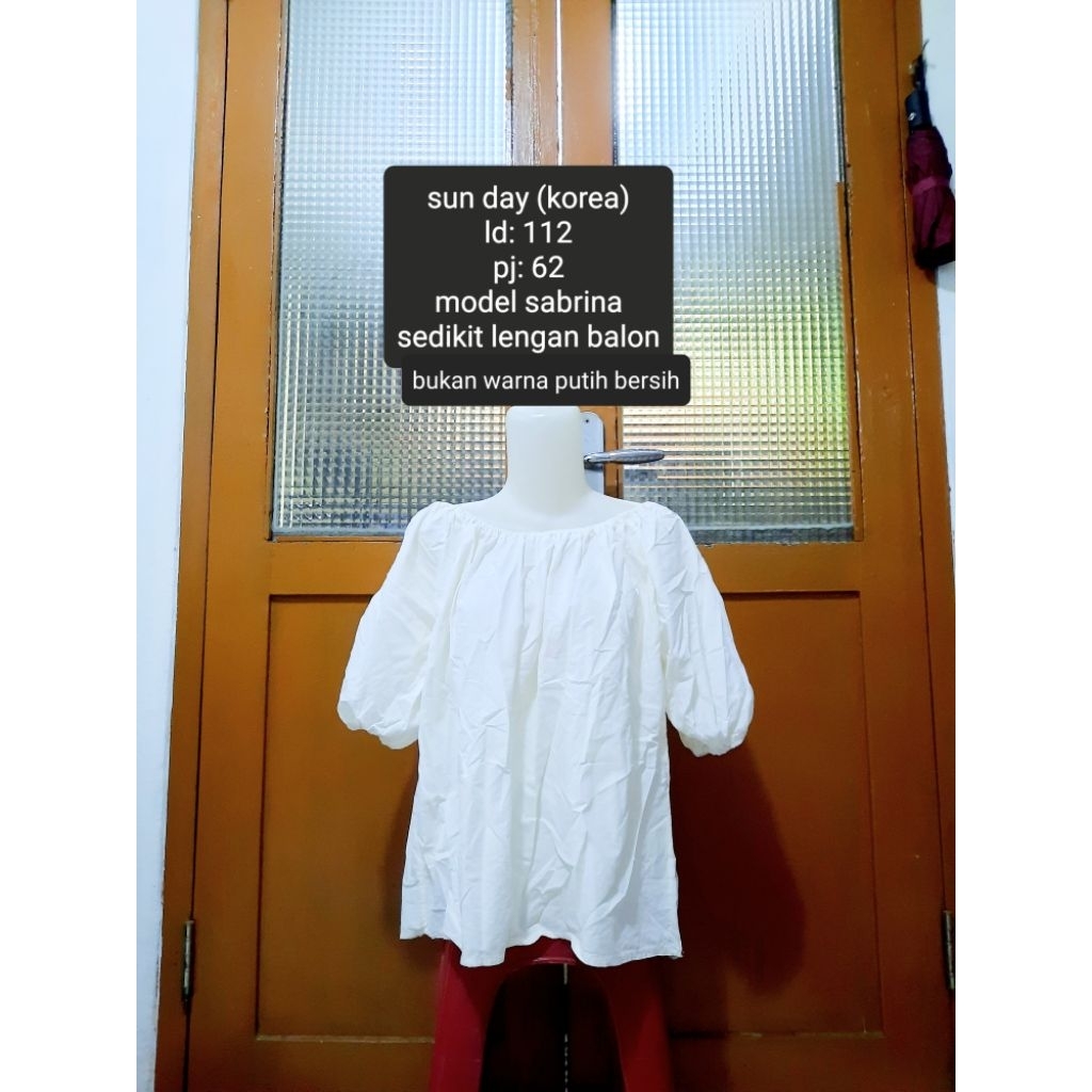 blouse lengan balon, blouse putih, sabrina putih