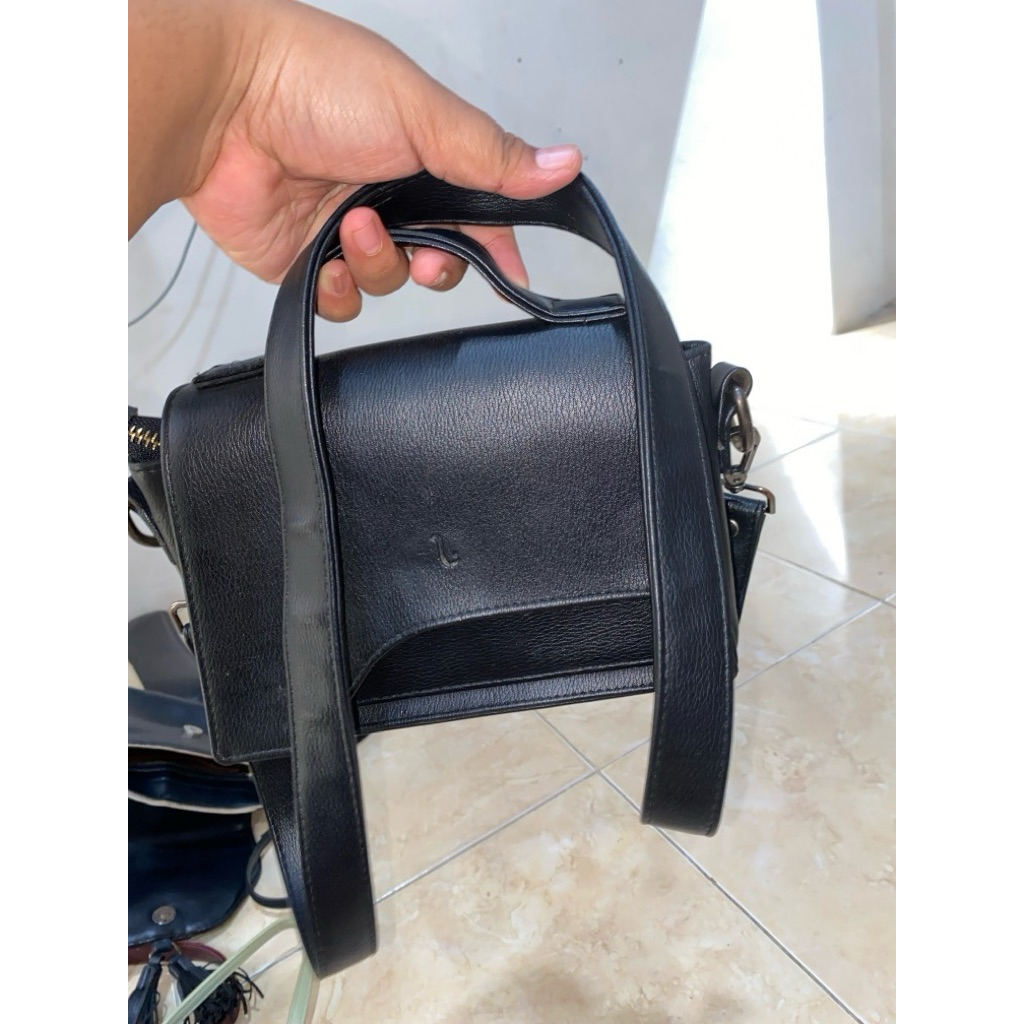 Preloved selempang levaya