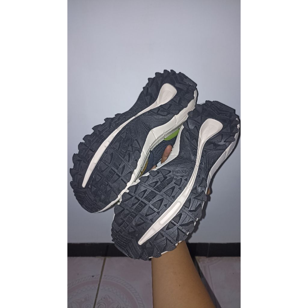 sepatu trail Rbk vibram