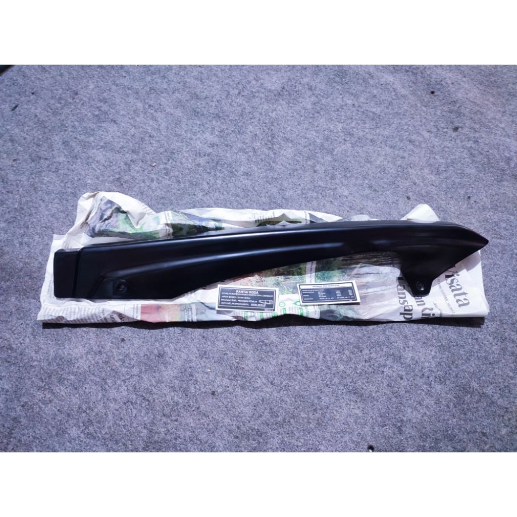 Tutup penutup cover caver rantai katengkas pelindung rantai Rante plastik hitam Honda win Ori origin