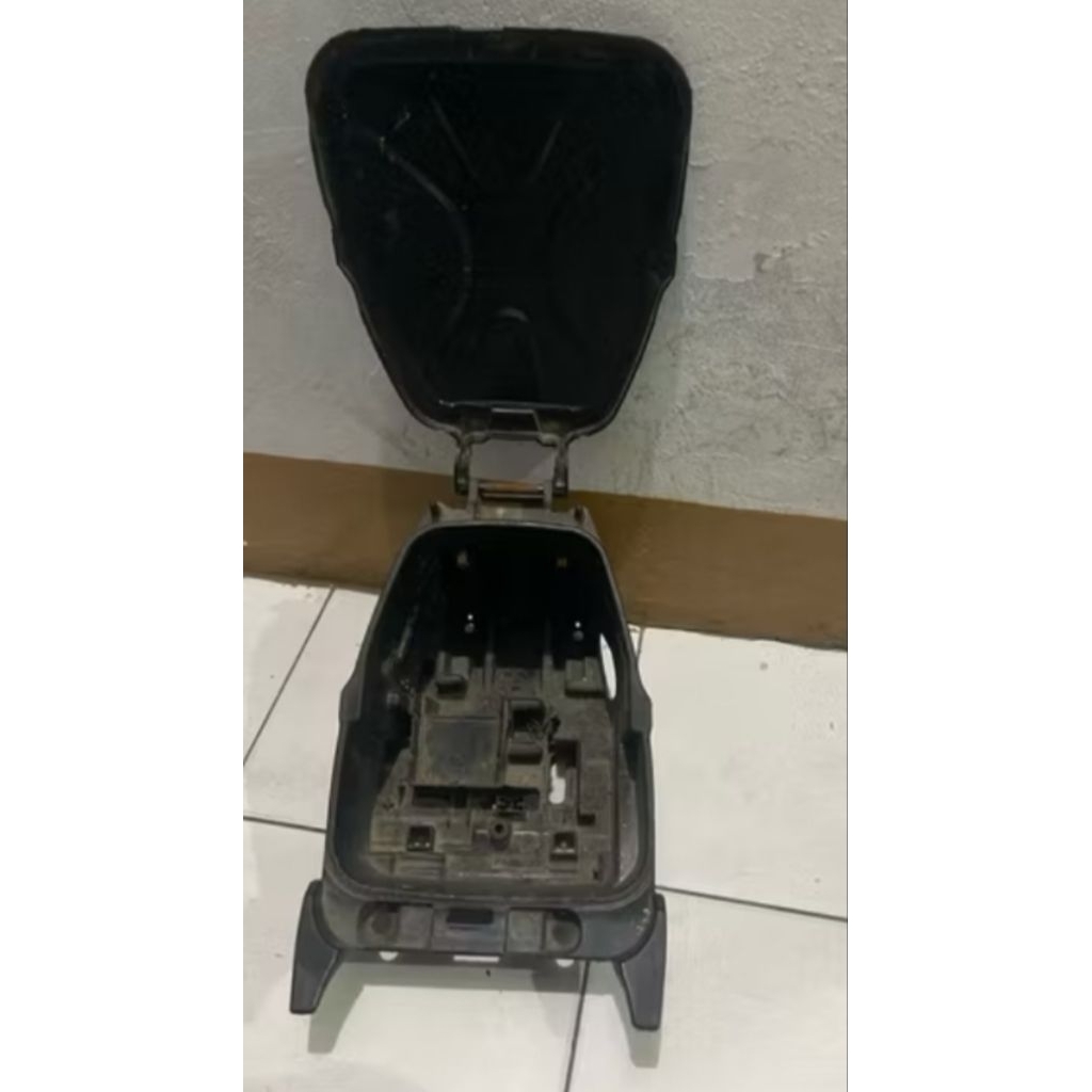 box bagasi dudukan aki beat karbu original