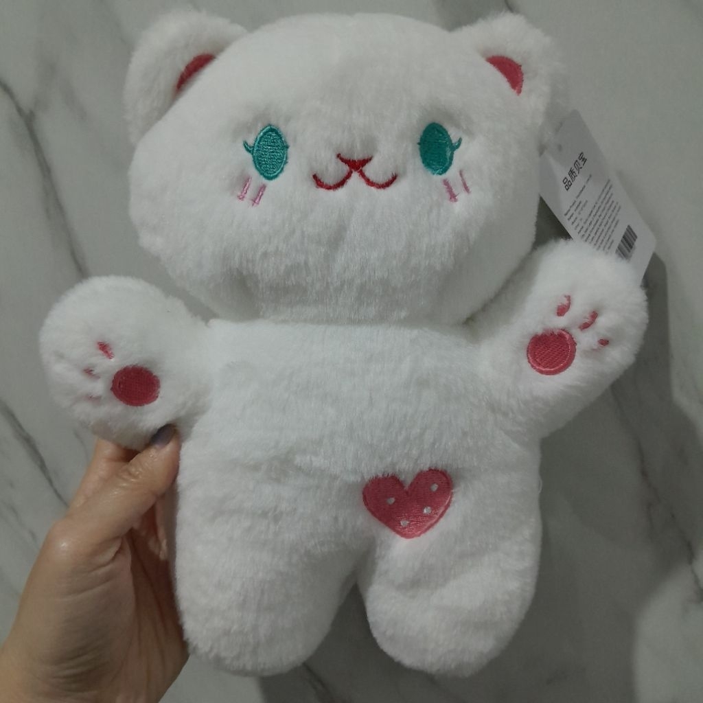 boneka kucing putih