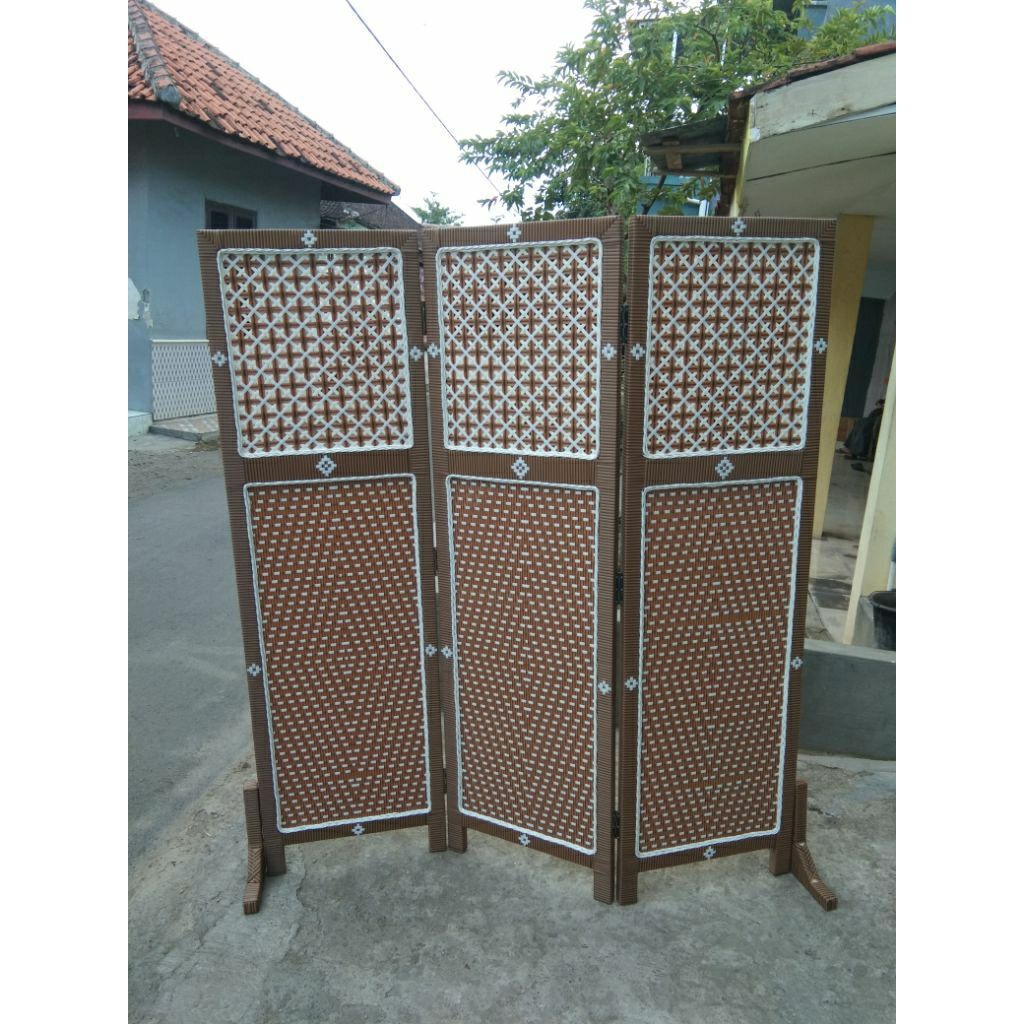 Penyekat Ruangan Rotan  sintetis