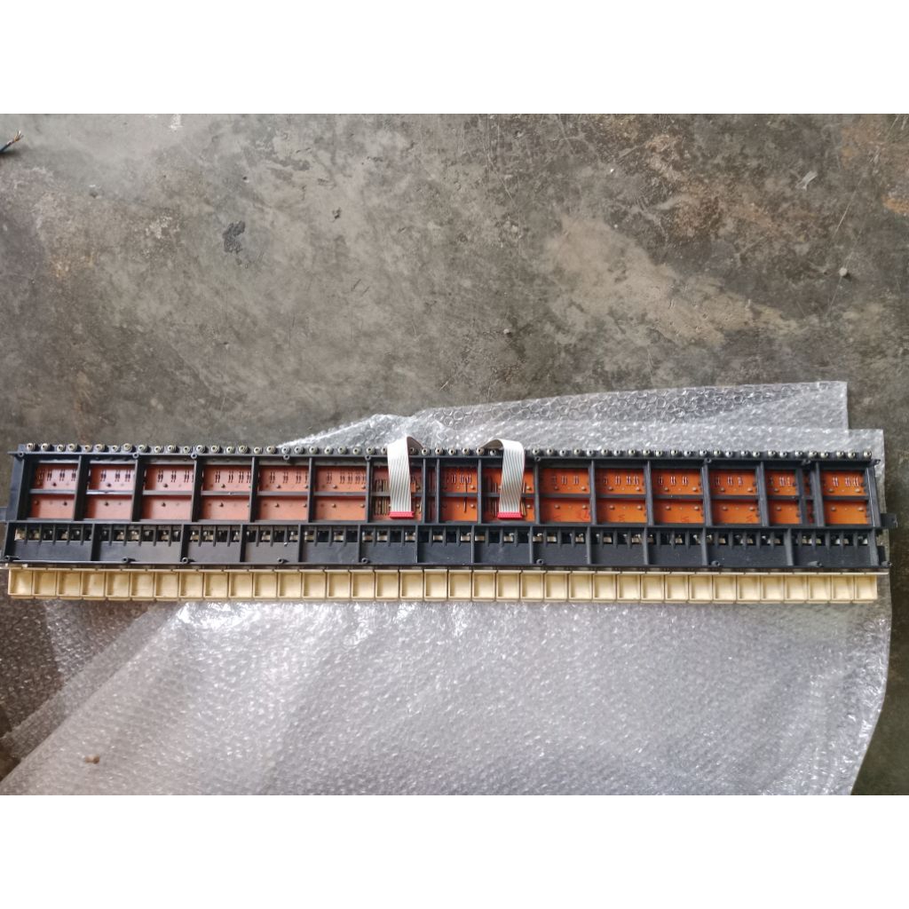 Satu Set Tuts Keyboard Roland Type-E kondisi 100% Normal lengkap kabel tinggal pasang