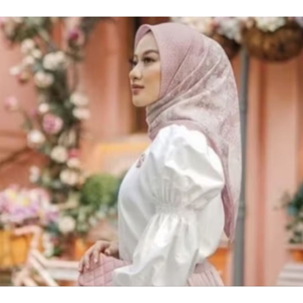 buttonscraves new as is New York kolektor pink blush free box buttonscraves