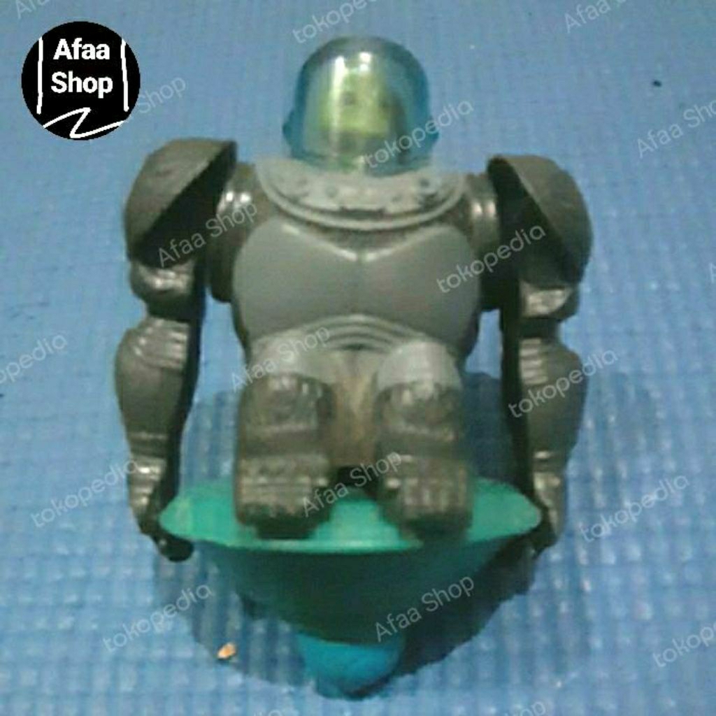 Mainan preloved happy meal mcd 2010 gasing megamind dream works minion