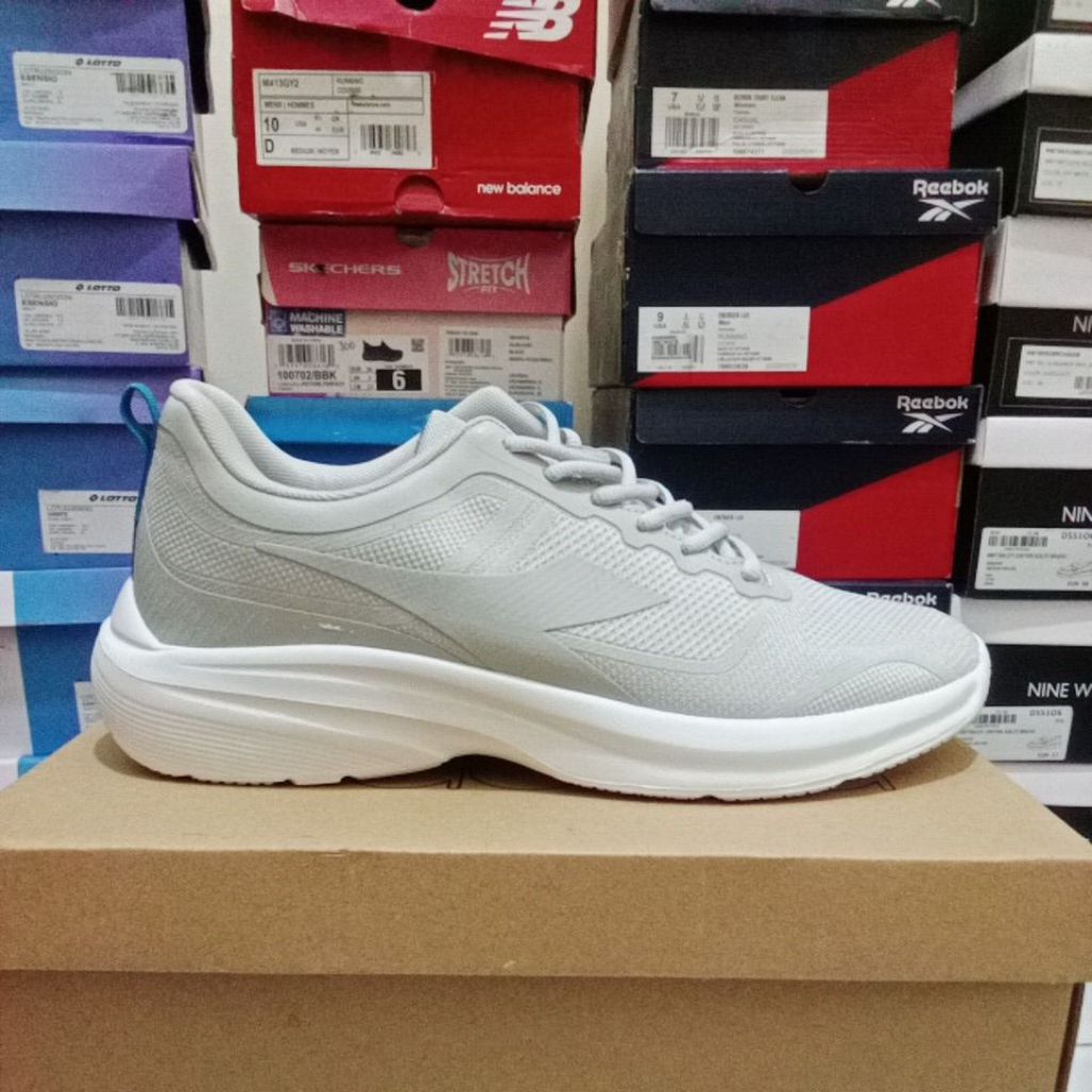 Sepatu olahraga pria Diadora Namaste