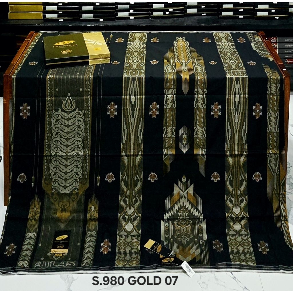 SARUNG ATLAS SUPER PREMIUM 980 KUALITAS GOLD DAN SILVER  (ORIGINAL)