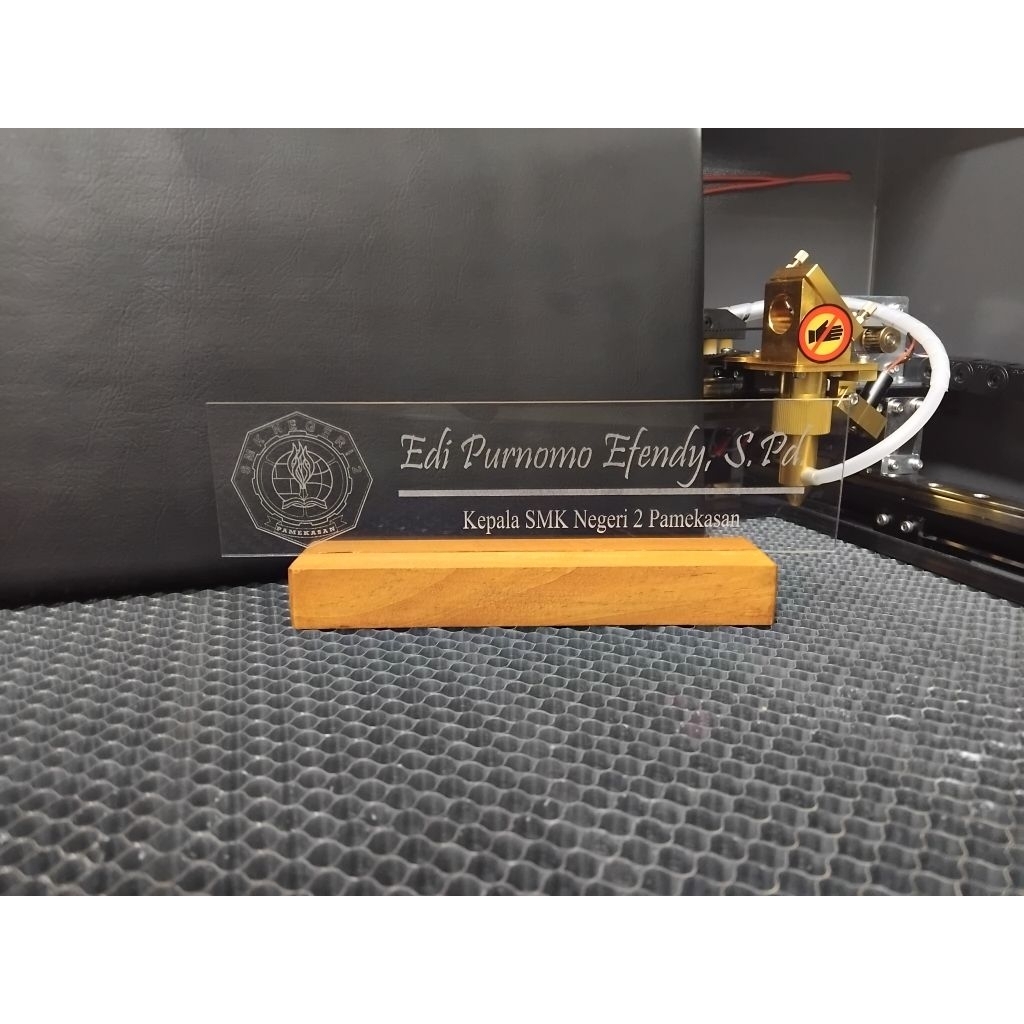 papan nama akrilik cnc laser ukiran 20x5 cm