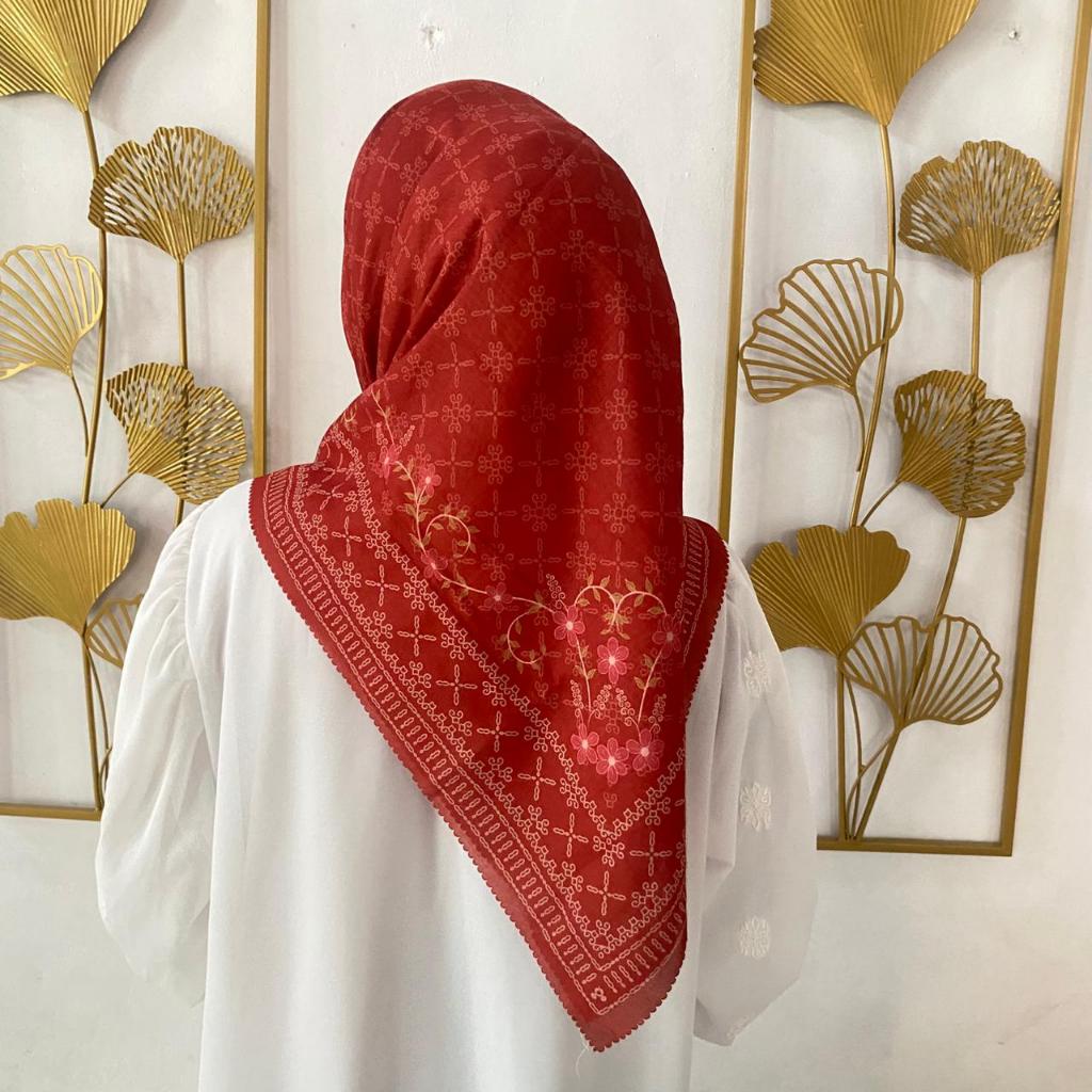 Hijab Segi Empat Motif Voal Premium Terakota Standar 110x110 Jilbab Motif Persegi Warna Lemon Burgun