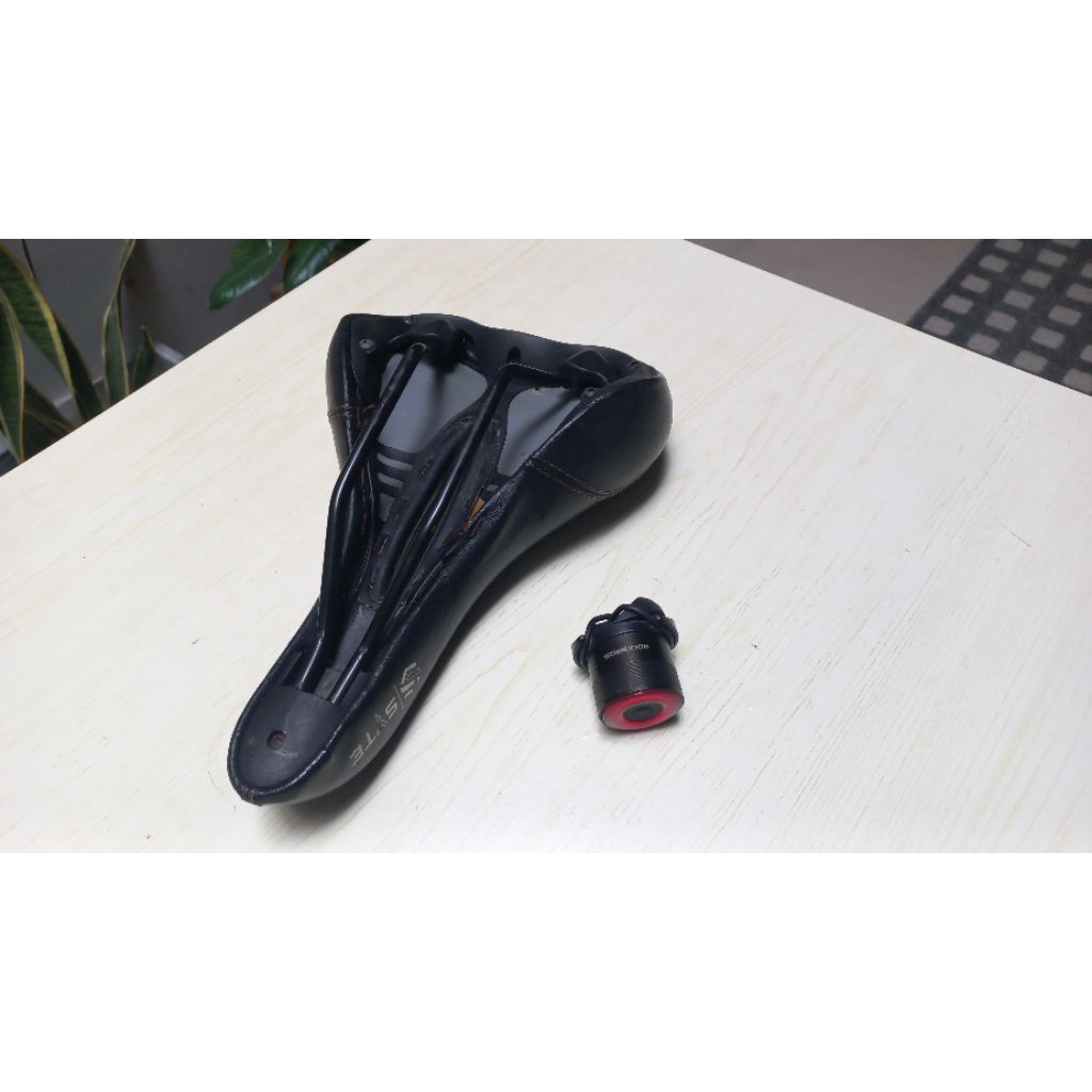 Sadel Syte Lebar Empuk Lampu Rockbross