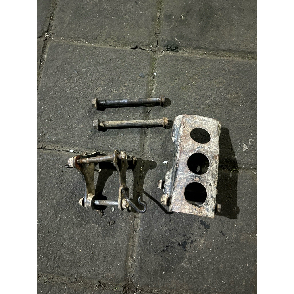 pangkon mesin megapro set baut