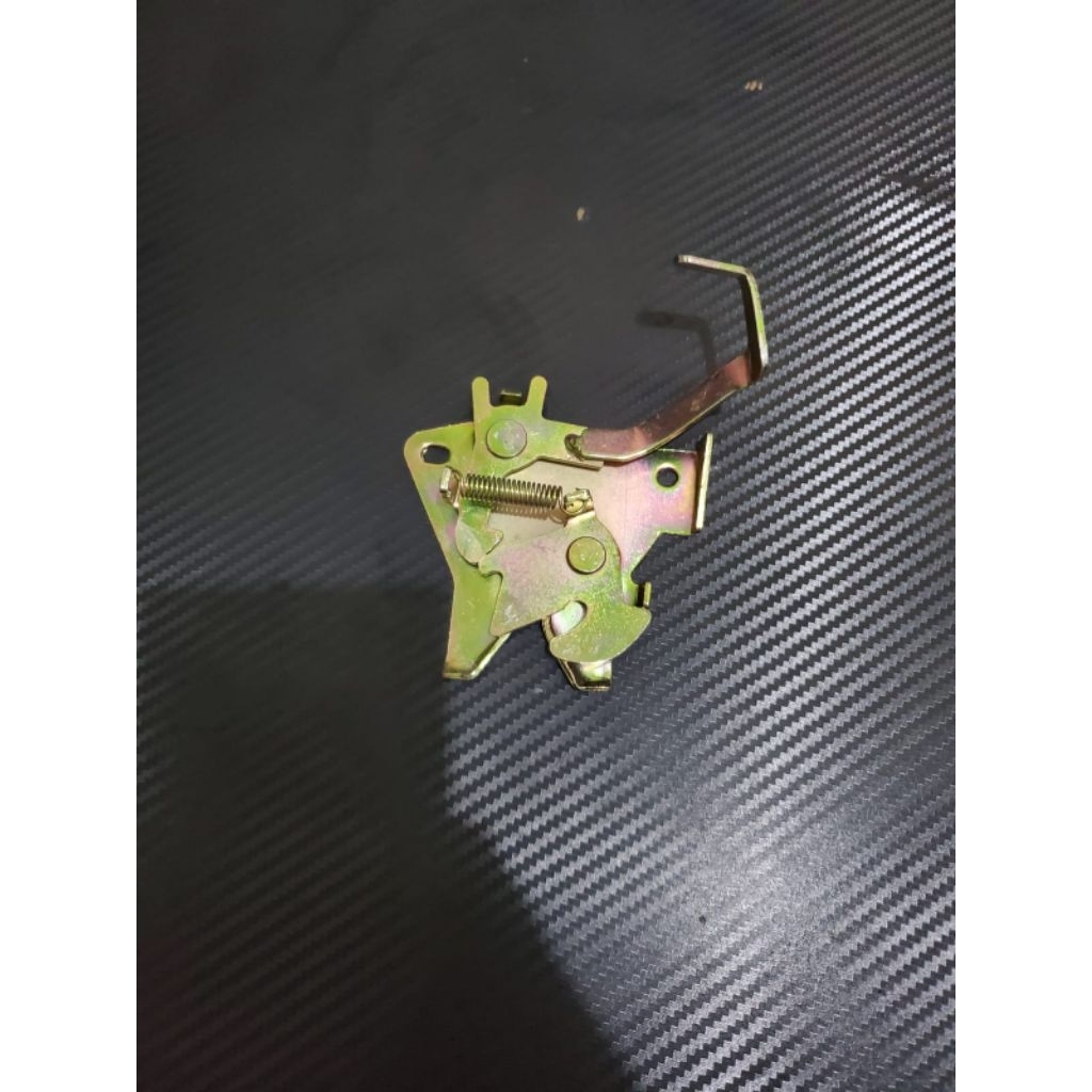 LAWAN KUNCI JOK SUPRA X SUPRA X 125 ENGSEL DUDUKAN LAWAN KUNCI JOK PENGUNCI JOK BELAKANG KUNCI JOK D