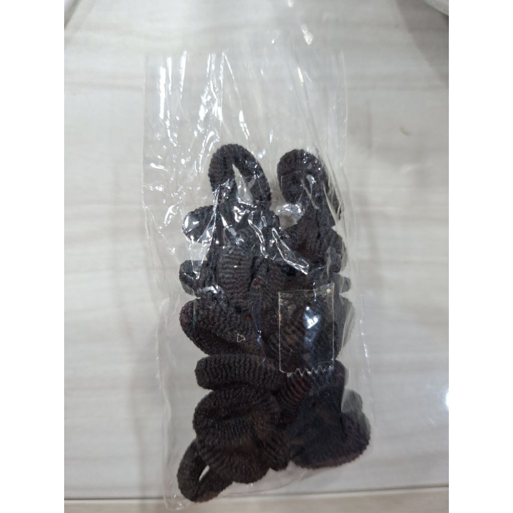Prelove karet rambut bentuk donat warna hitam
