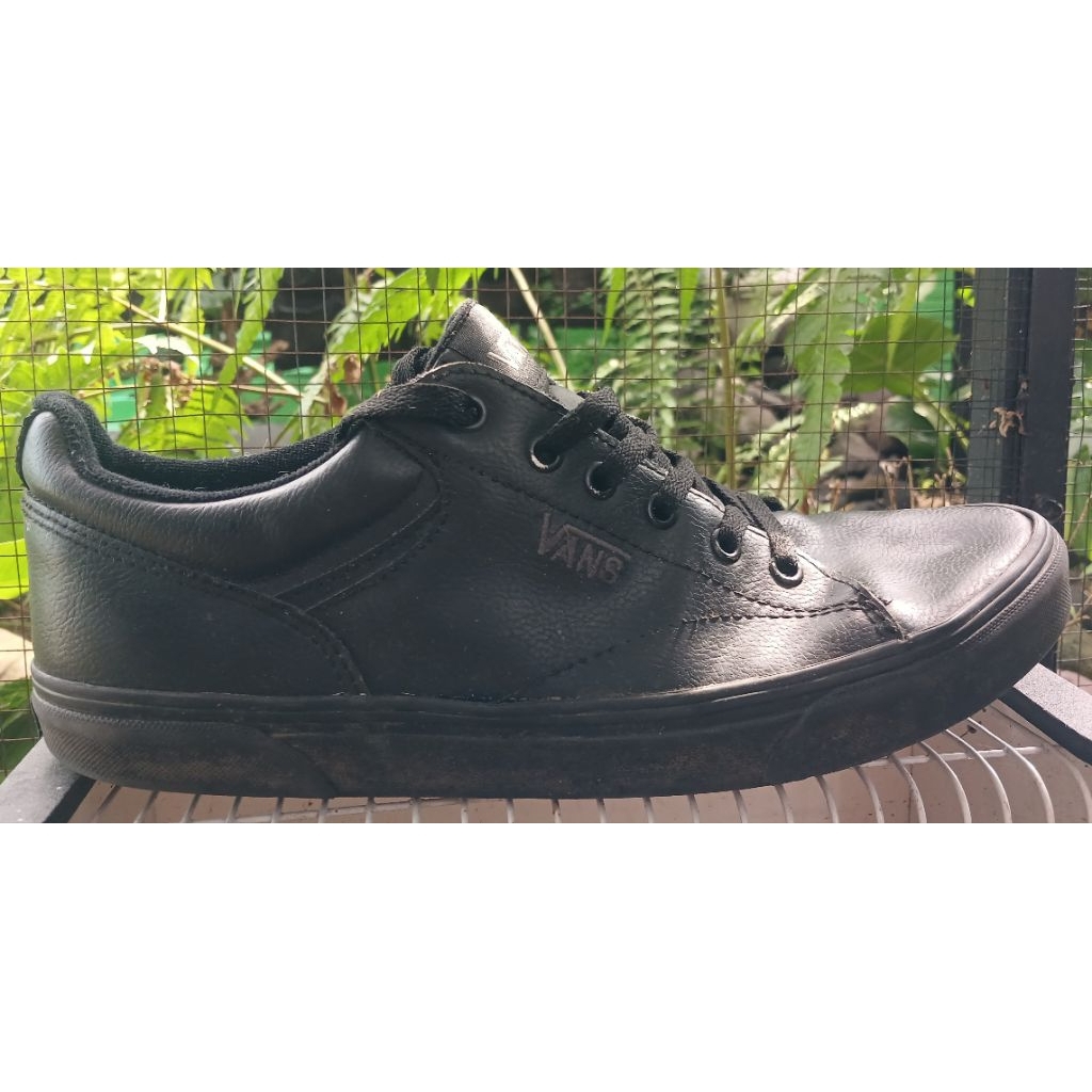 vans black kulit