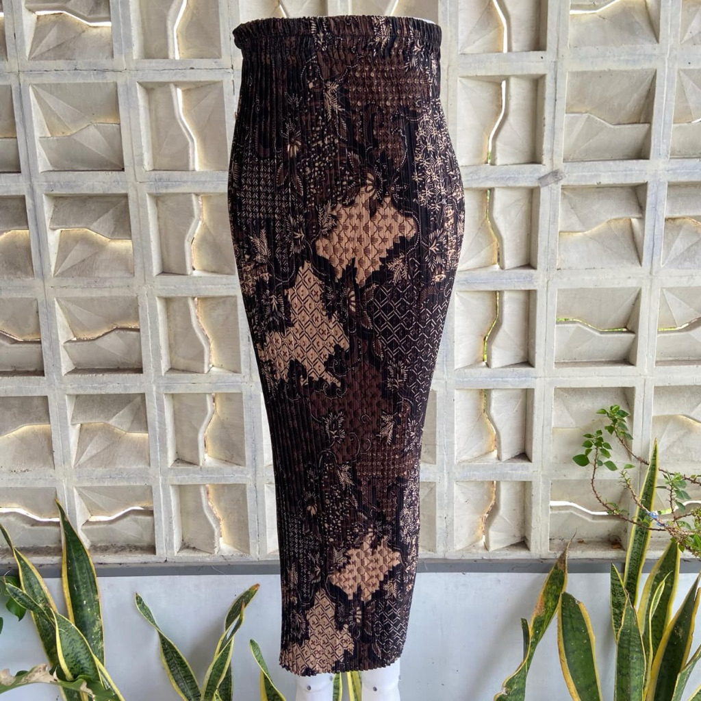 Rok Plisket Wanita Batik Premium Warna Coklat tua Praktis dan Simpel