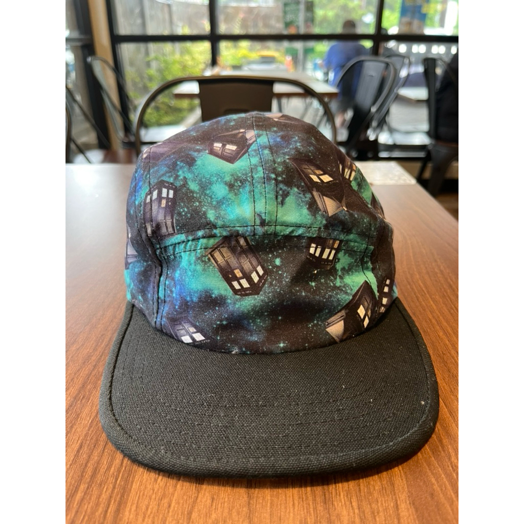 topi five panel remaja all over print dr who vintage
