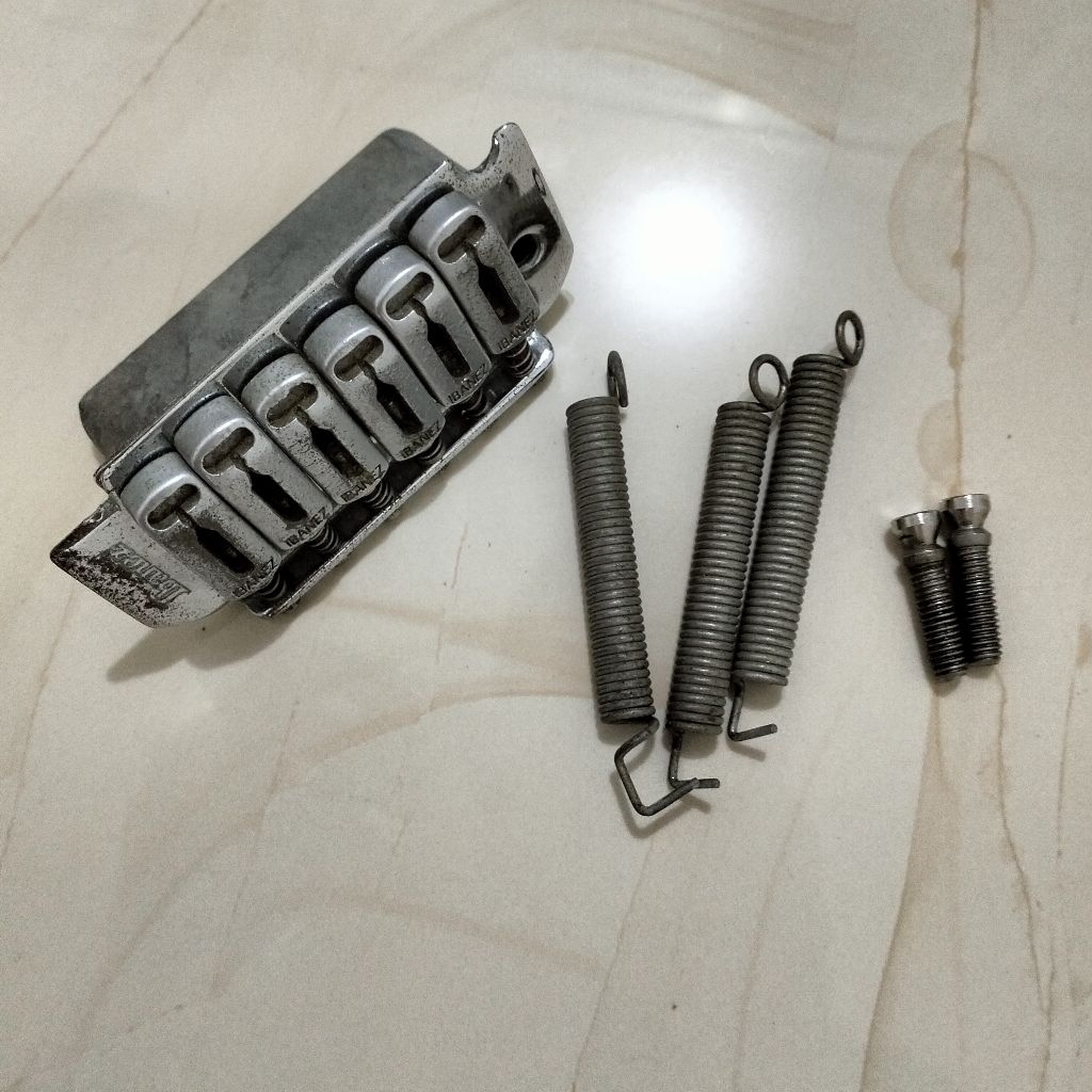 Tremolo gitar listrik Ibanez original