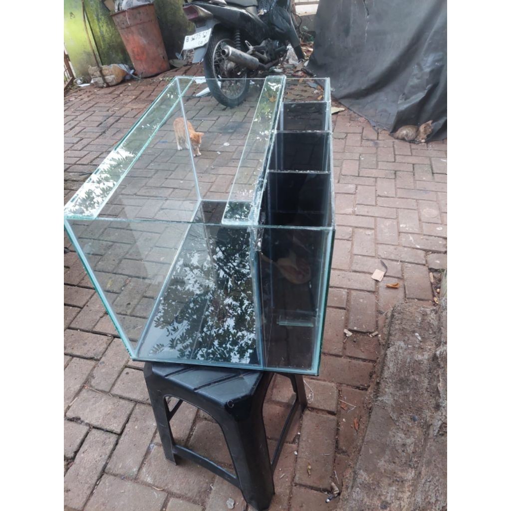 aquarium 60x40x40 kaca 5 mili dasar 8 mili filter belakang