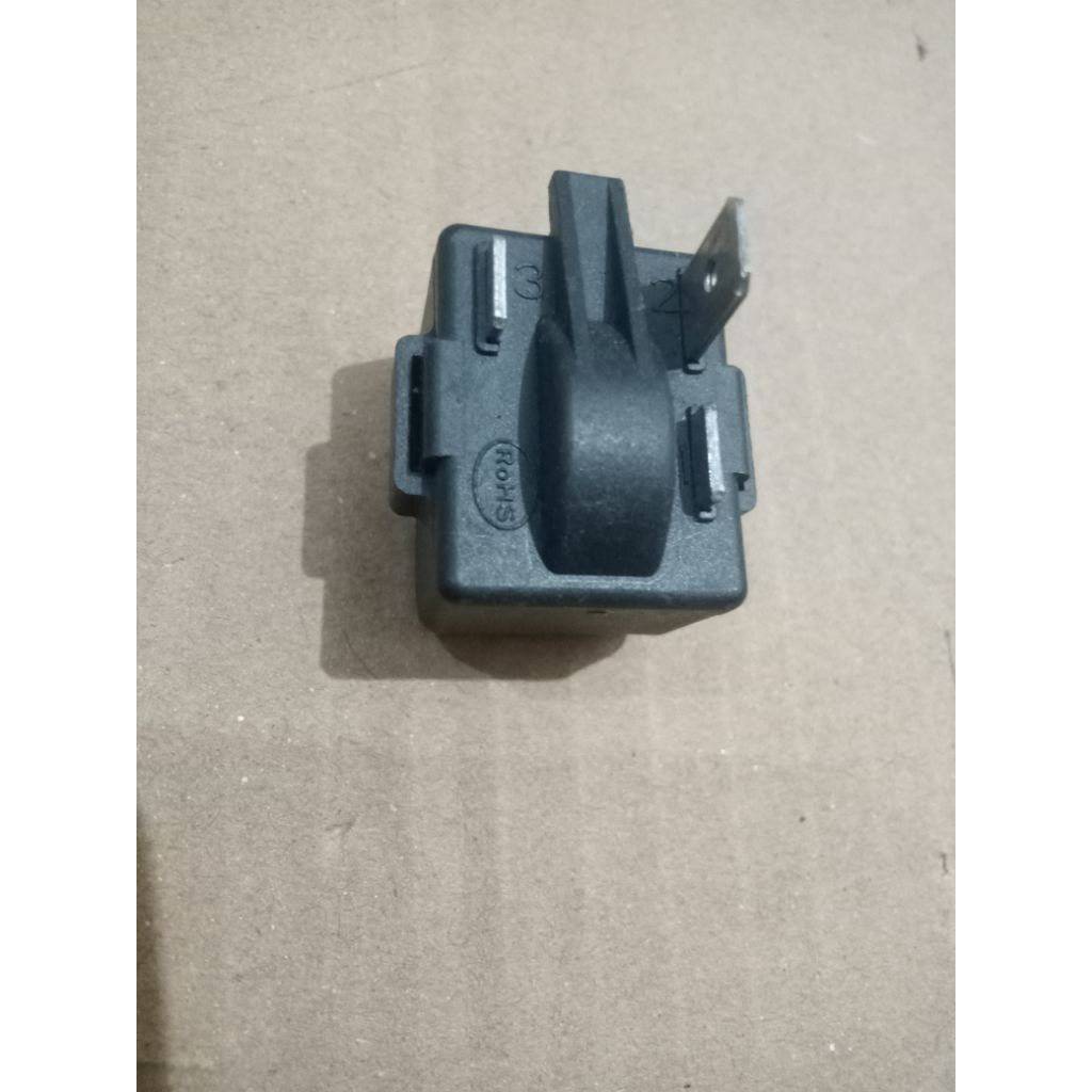 Relay ptc satu pin kanan kompresor kulkas 1pintu