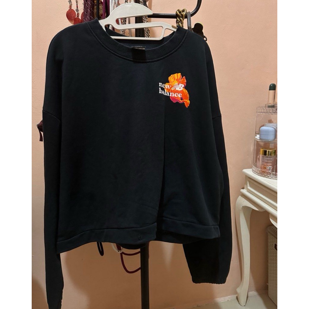 sweater crop new balance