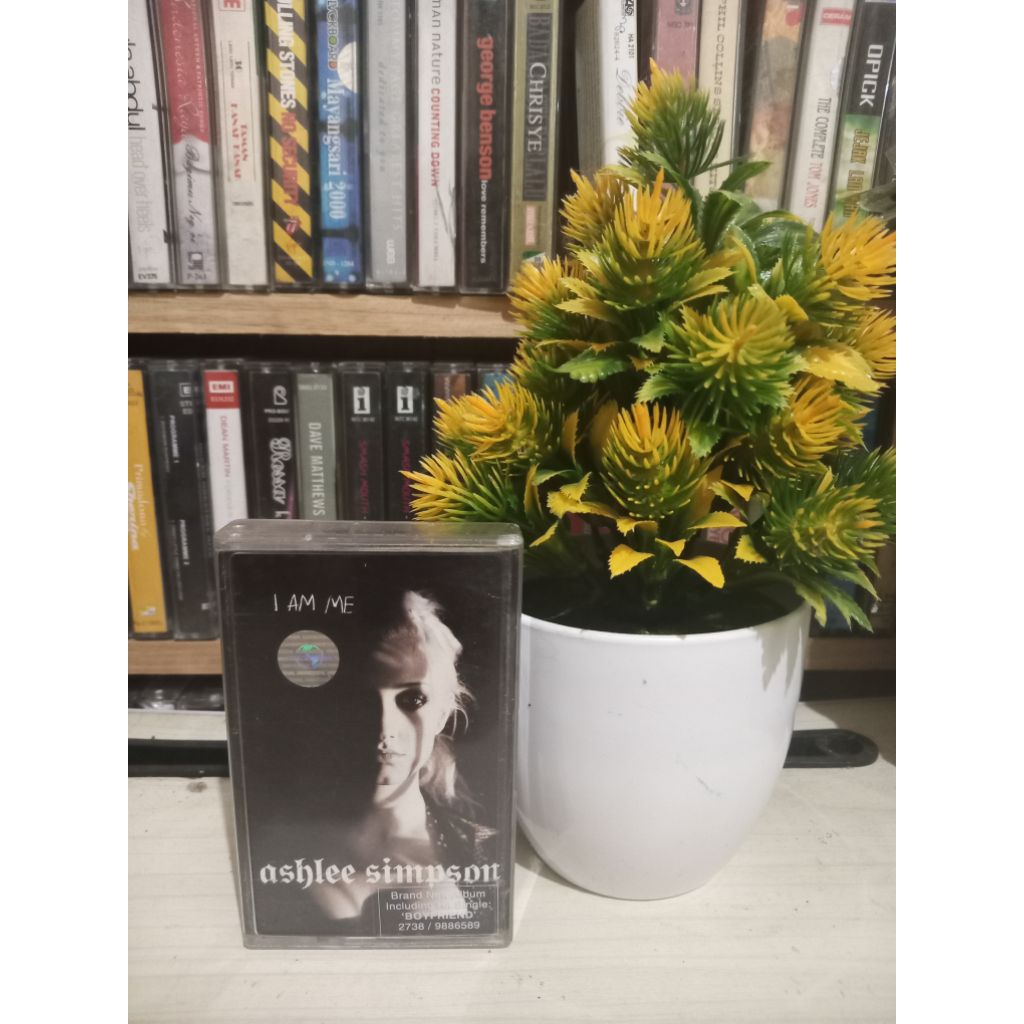 KASET ASHLEE SIMPSON I AM ME