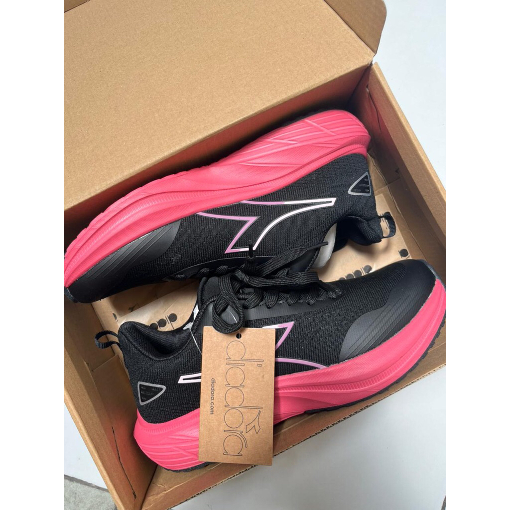Diadora Pioga women's Running Shoes - Black Pink