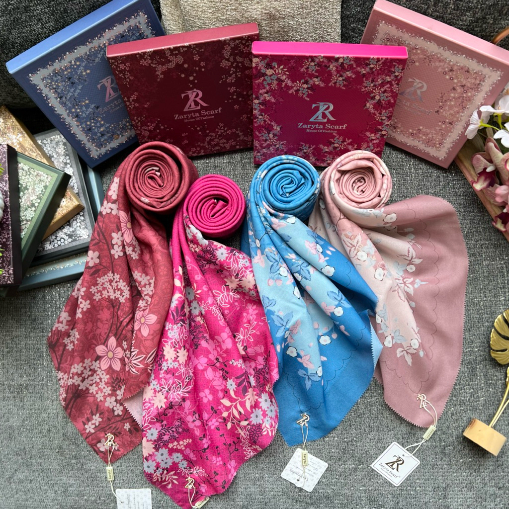 Hijab segi empat motif seragaman zaryta valerry box logo swarovsky // hampers hijab kondangan