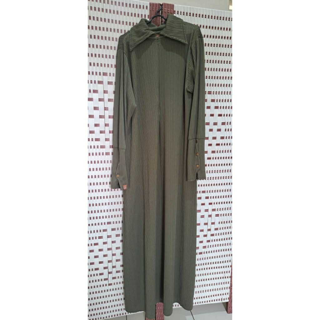 PRELOVED BELLEZASH RALINE SE 2.0 CROCOGREEN SIZE L bonus khimar (BISA NEGO SAMPE DEAL DAN RIDHO)